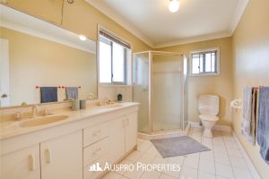 33 Chanel Crescent, Eight Mile Plains , QLD 4113 Australia