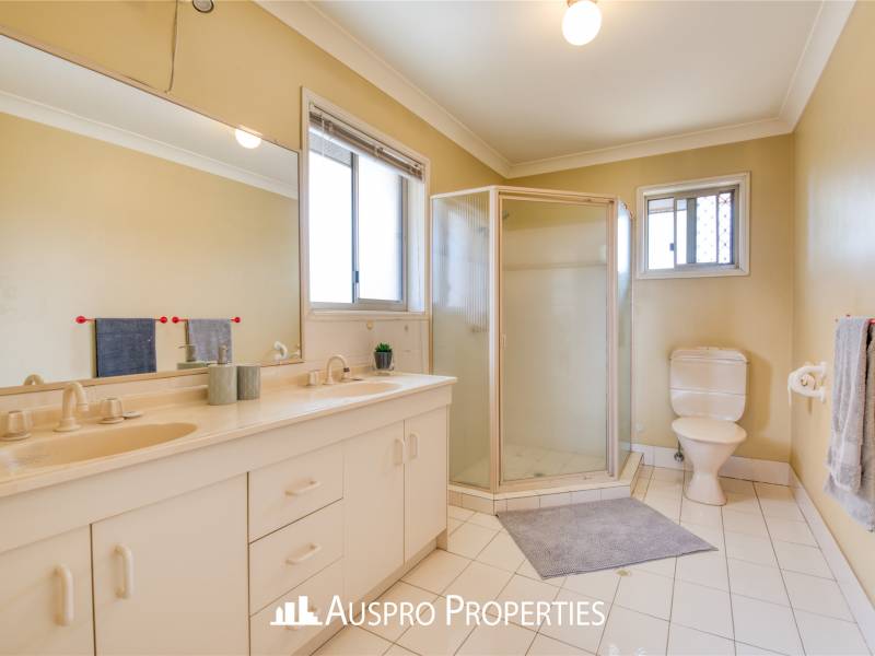 33 Chanel Crescent, Eight Mile Plains , QLD 4113 Australia