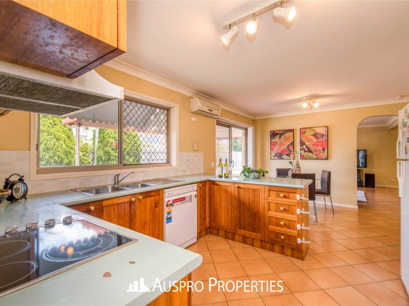 33 Chanel Crescent, Eight Mile Plains , QLD 4113 Australia