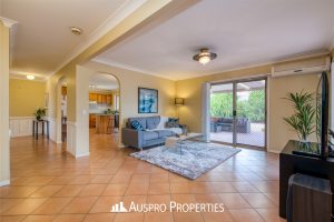 33 Chanel Crescent, Eight Mile Plains , QLD 4113 Australia
