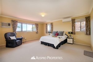 33 Chanel Crescent, Eight Mile Plains , QLD 4113 Australia