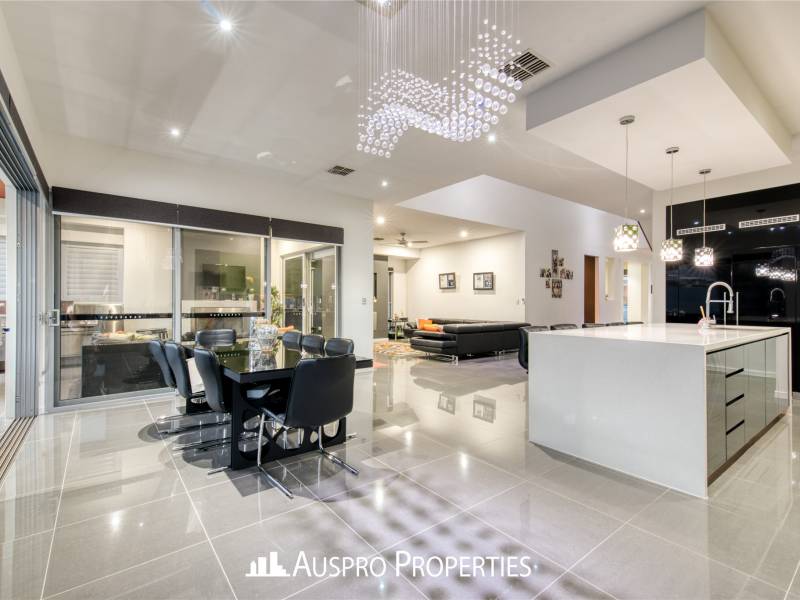 110 The Parkway, Stretton, QLD 4116 Australia