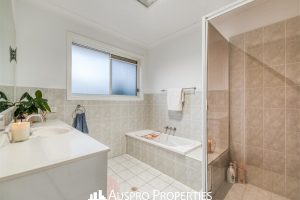 11 Cassia Place, Stretton, QLD 4116 Australia