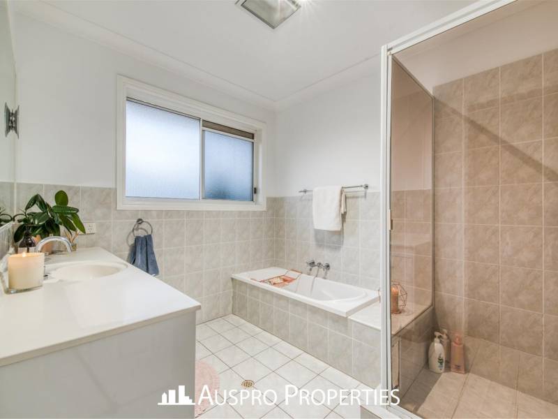 11 Cassia Place, Stretton, QLD 4116 Australia