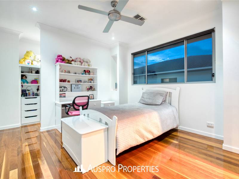 110 The Parkway, Stretton, QLD 4116 Australia