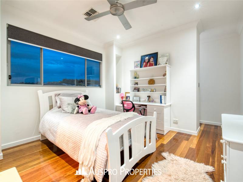 110 The Parkway, Stretton, QLD 4116 Australia