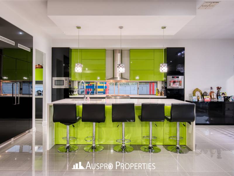 110 The Parkway, Stretton, QLD 4116 Australia