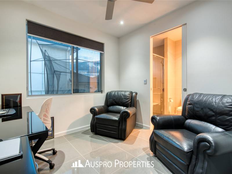 110 The Parkway, Stretton, QLD 4116 Australia