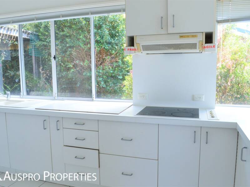 18 Firthshire St, Mansfield, QLD 4122 Australia