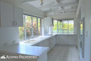18 Firthshire St, Mansfield, QLD 4122 Australia