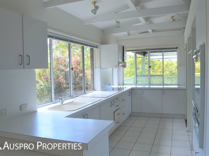 18 Firthshire St, Mansfield, QLD 4122 Australia