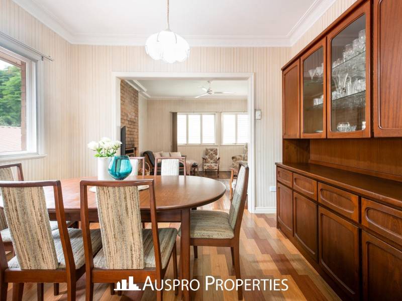 303 Warrigal, Eight Mile Plains , QLD 4113 Australia