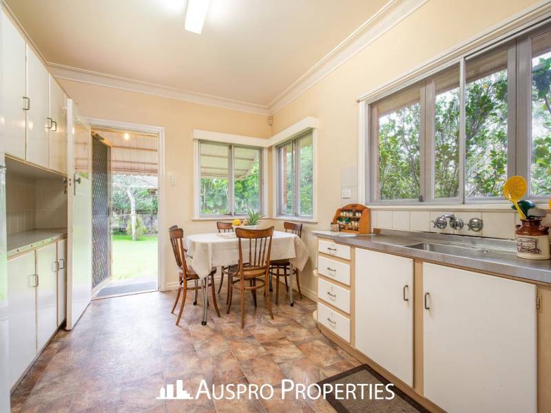 303 Warrigal, Eight Mile Plains , QLD 4113 Australia
