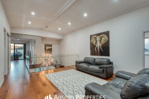 16 Elderbury Place, Stretton, QLD 4116 Australia