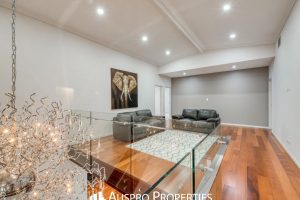16 Elderbury Place, Stretton, QLD 4116 Australia