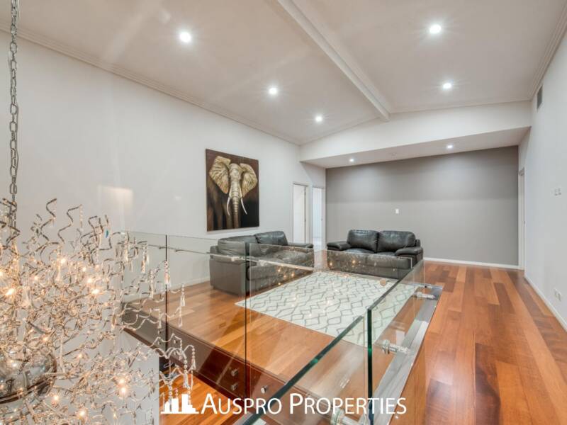 16 Elderbury Place, Stretton, QLD 4116 Australia