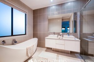 16 Elderbury Place, Stretton, QLD 4116 Australia