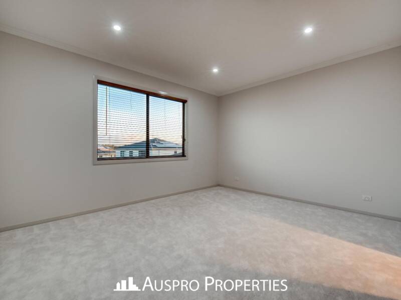 16 Elderbury Place, Stretton, QLD 4116 Australia