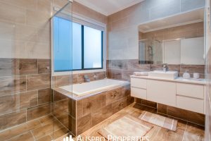16 Elderbury Place, Stretton, QLD 4116 Australia
