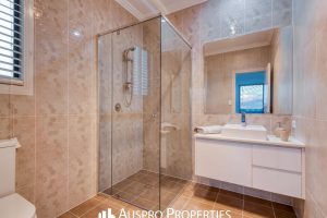 16 Elderbury Place, Stretton, QLD 4116 Australia
