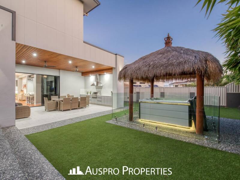 16 Elderbury Place, Stretton, QLD 4116 Australia