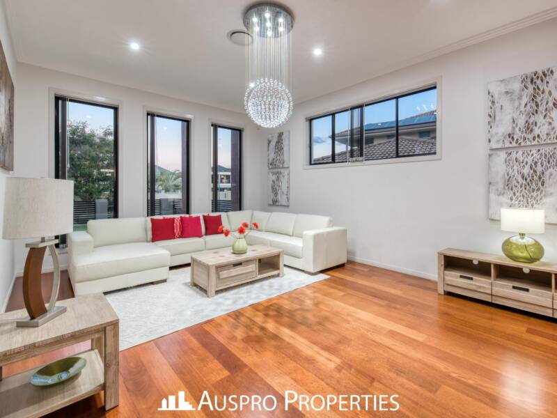 16 Elderbury Place, Stretton, QLD 4116 Australia