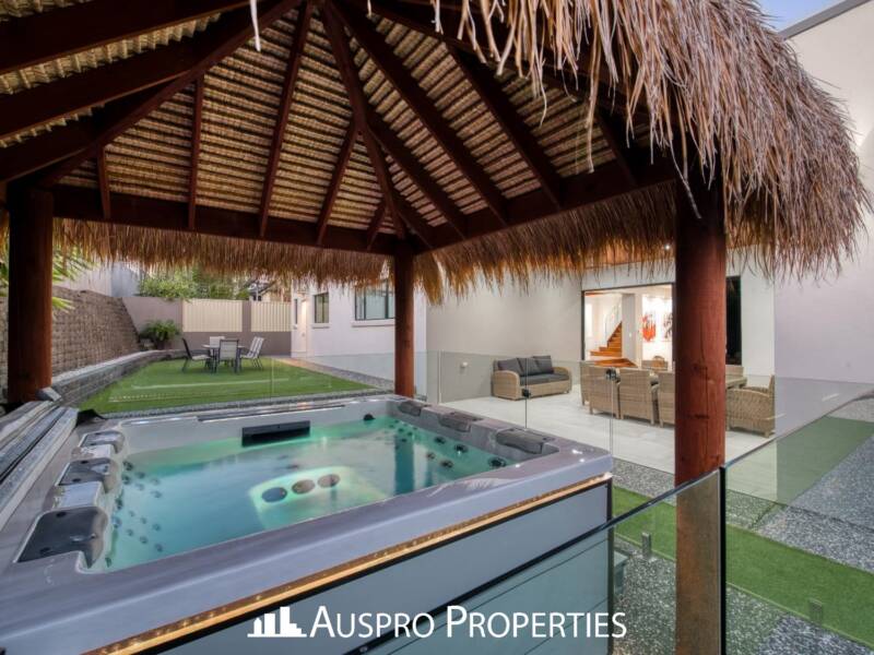 16 Elderbury Place, Stretton, QLD 4116 Australia