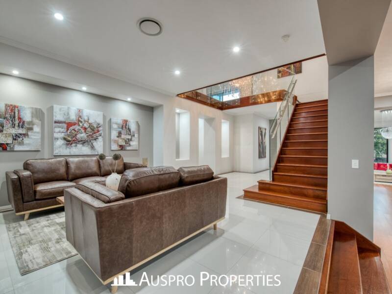 16 Elderbury Place, Stretton, QLD 4116 Australia