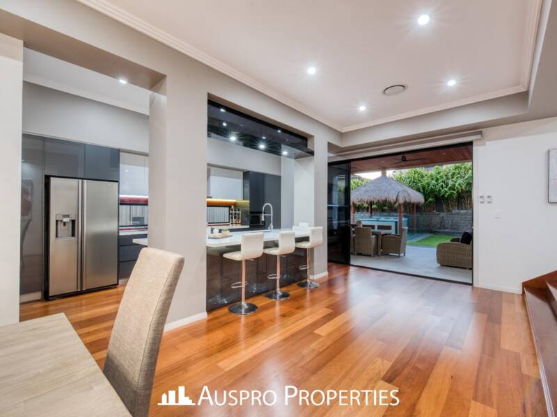 16 Elderbury Place, Stretton, QLD 4116 Australia