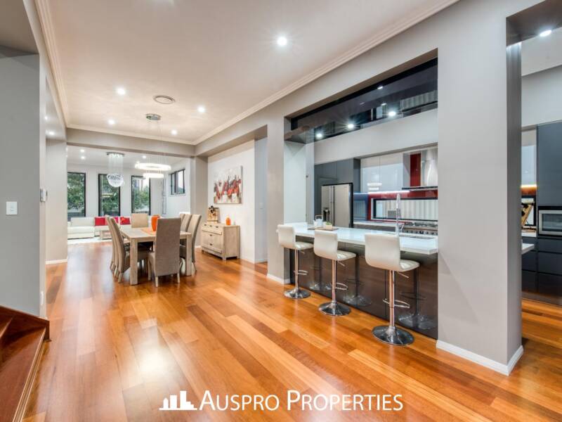 16 Elderbury Place, Stretton, QLD 4116 Australia