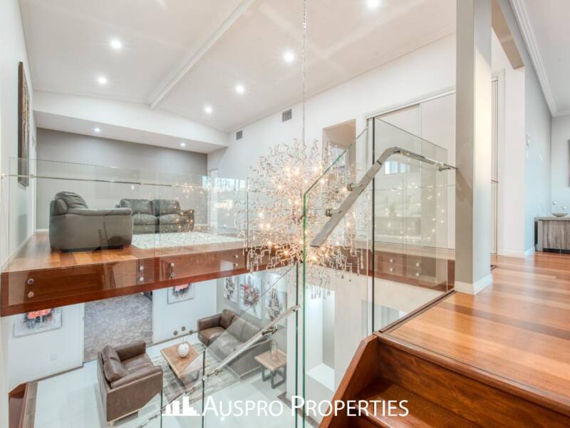16 Elderbury Place, Stretton, QLD 4116 Australia