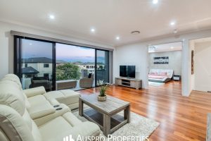 16 Elderbury Place, Stretton, QLD 4116 Australia