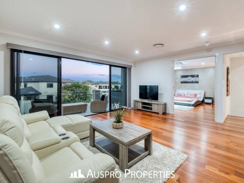 16 Elderbury Place, Stretton, QLD 4116 Australia
