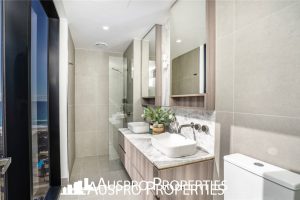 158  Old Burleigh Road , Broadbeach , QLD  4218 Australia