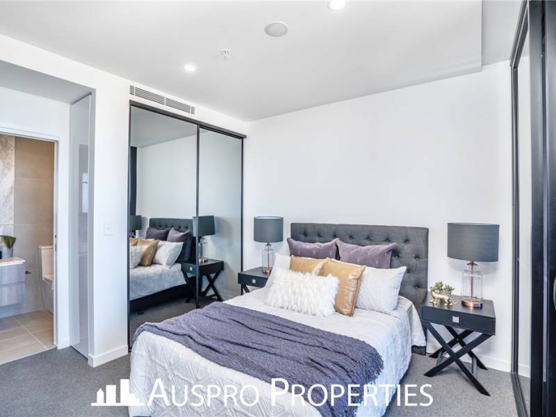158  Old Burleigh Road , Broadbeach , QLD  4218 Australia