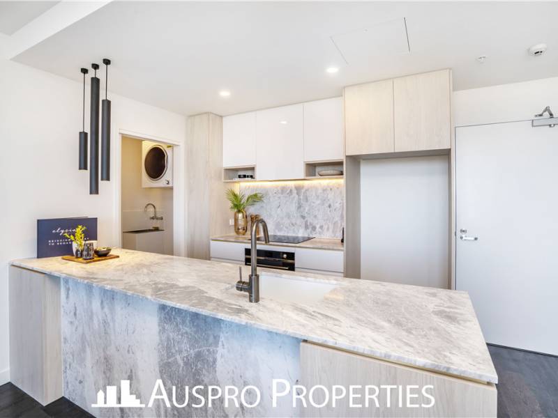158  Old Burleigh Road , Broadbeach , QLD  4218 Australia