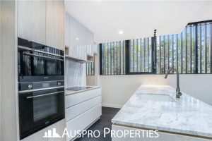 158  Old Burleigh Road , Broadbeach , QLD  4218 Australia
