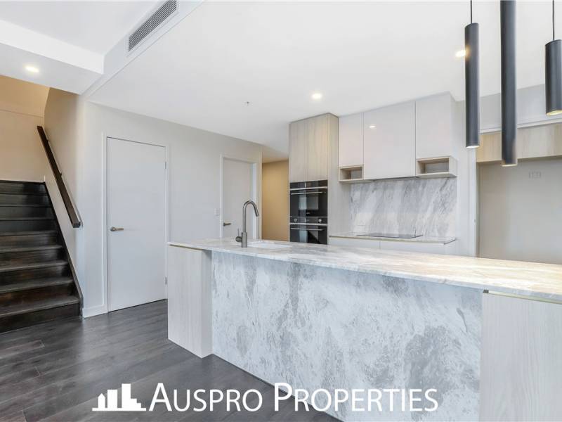 158  Old Burleigh Road , Broadbeach , QLD  4218 Australia