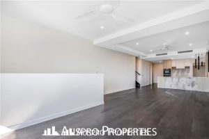 158  Old Burleigh Road , Broadbeach , QLD  4218 Australia