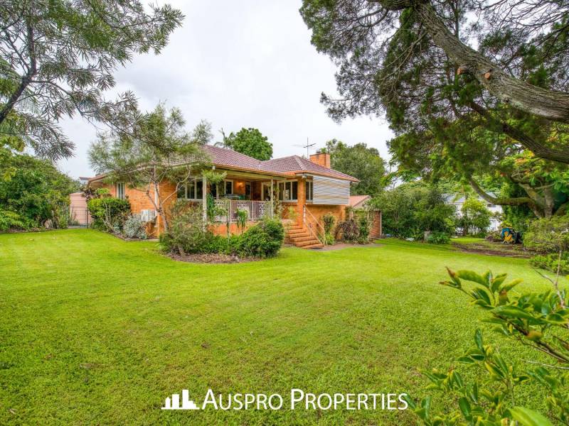 303  Warrigal Rd, EIGHT MILE PLAINS, QLD 4113 Australia