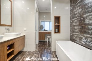 156 Hawthorn Circuit, Stretton , QLD 4116 Australia