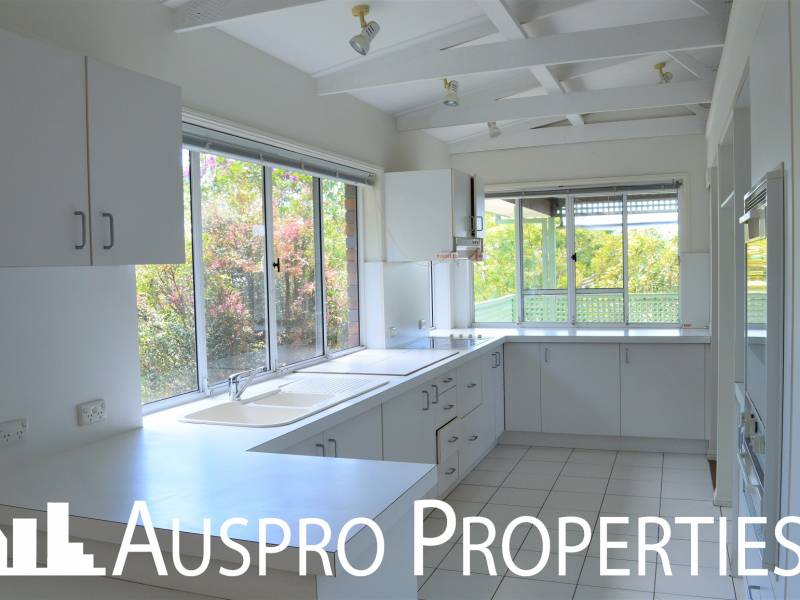 18 Firthshire Street, MANSFIELD, QLD 4122 Australia