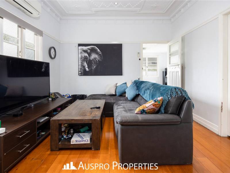 43 Holland Rd, Holland Park, QLD 4121 Australia