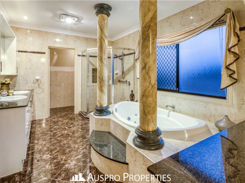 79 The Parkway, Stretton, QLD 4116 Australia