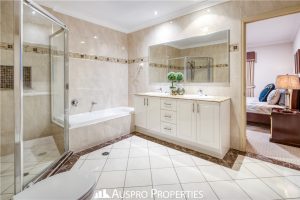 79 The Parkway, Stretton, QLD 4116 Australia
