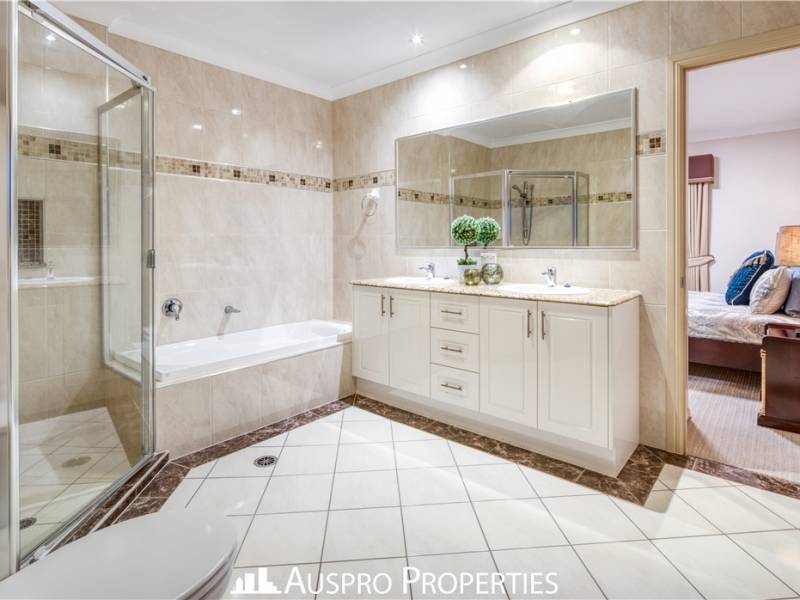 79 The Parkway, Stretton, QLD 4116 Australia