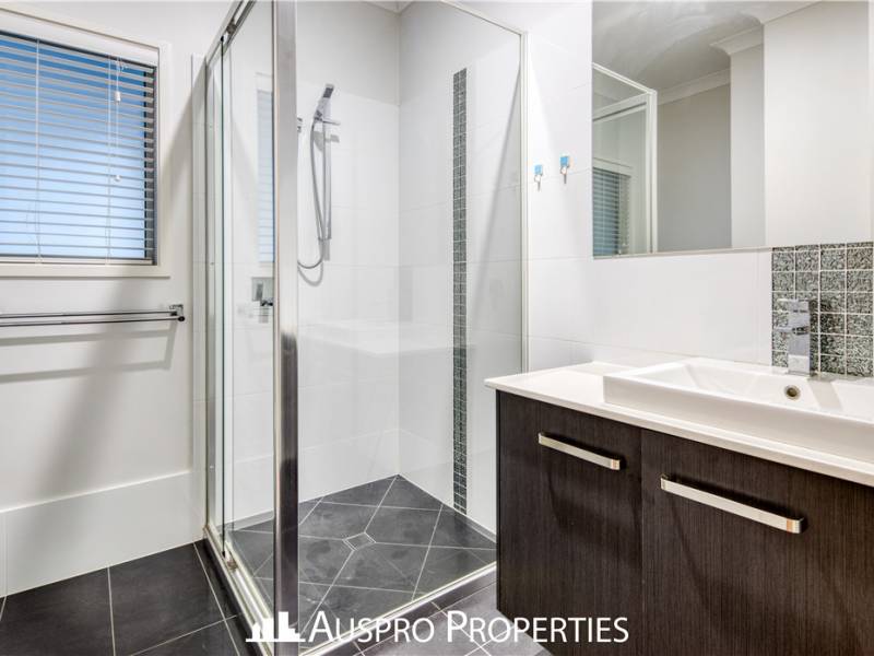 27 Peachtree Pl, Stretton, QLD 4116 Australia
