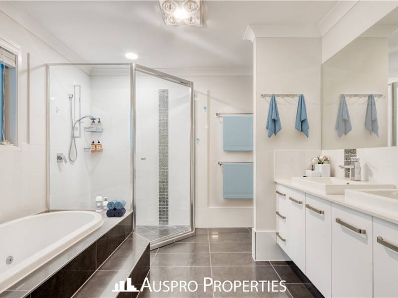 27 Peachtree Pl, Stretton, QLD 4116 Australia