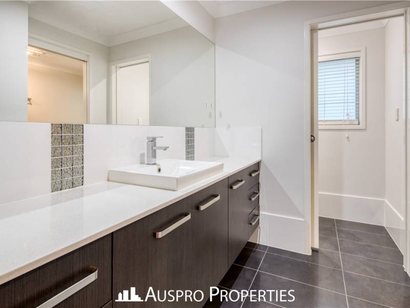 27 Peachtree Pl, Stretton, QLD 4116 Australia