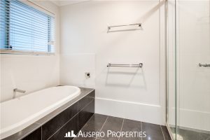 27 Peachtree Pl, Stretton, QLD 4116 Australia